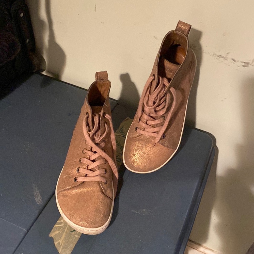 Pink shimmer distressed leather Birkenstock’s high top sneaker 37 regular width
